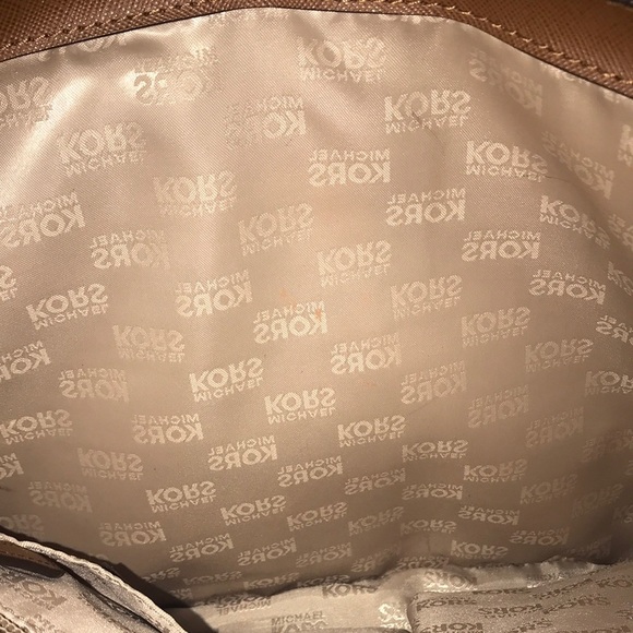 Beautiful Michael Kors purse tote bag - Picture 11 of 14